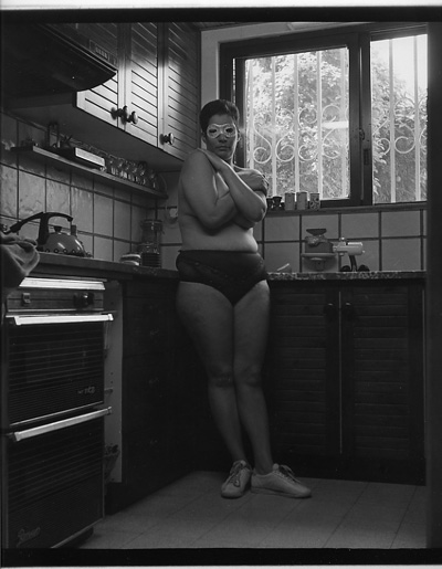 דמות במטבח ורוד, 1986